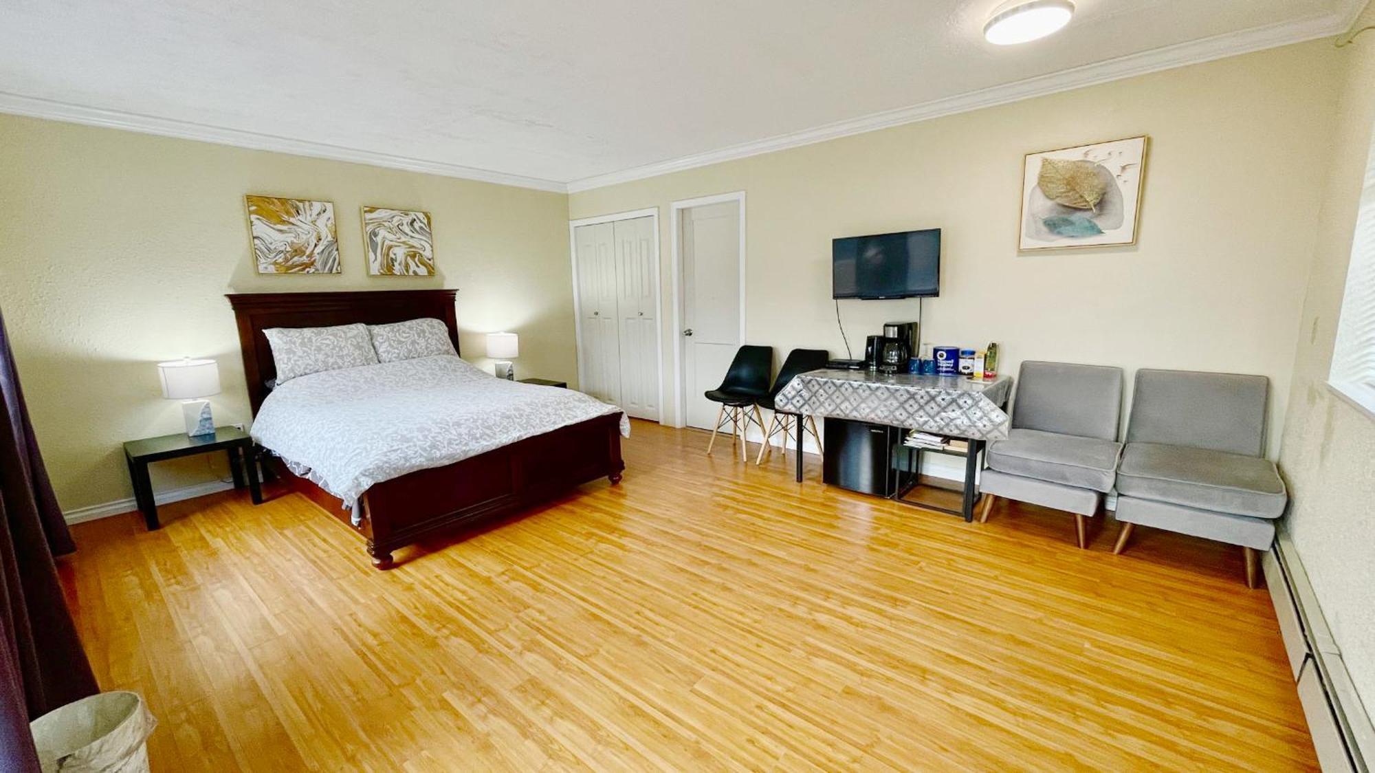 Private Suite With Separated Entrance Monica'S Home Richmond Extérieur photo